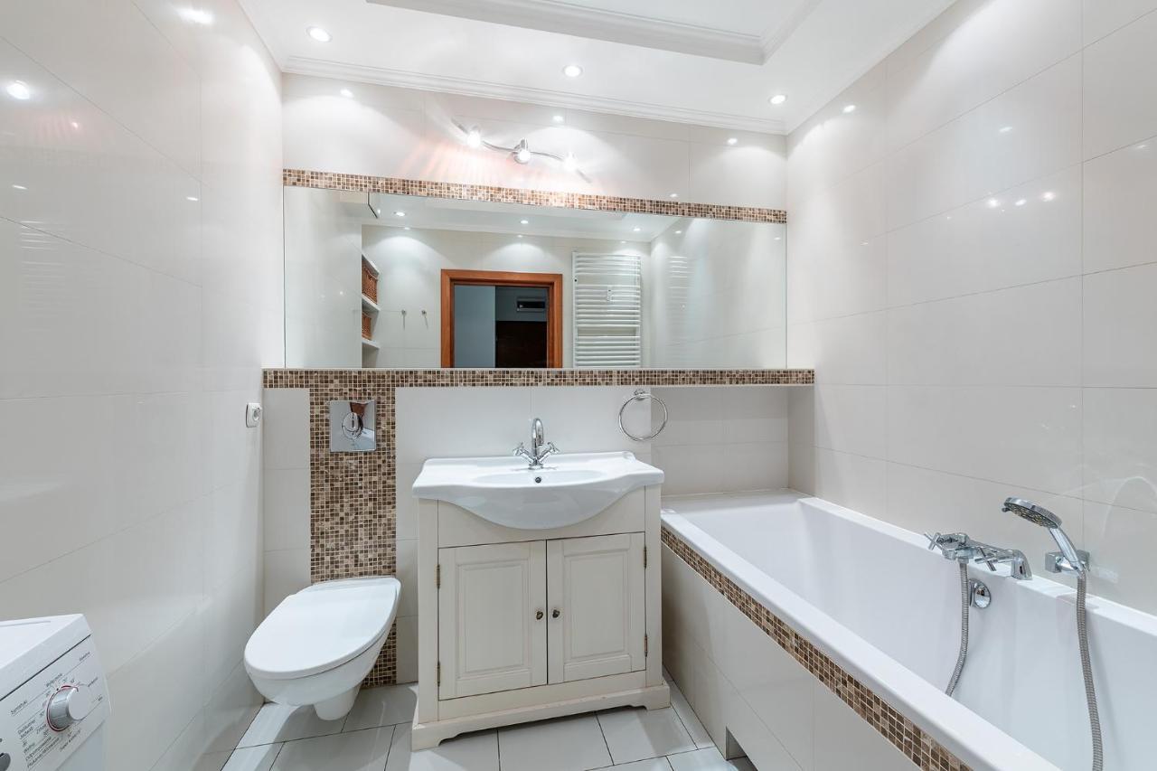 Bukowinska 12 Prywatne Mieszkanie 80M2 Z Dwiema Sypialniami I Balkonem 2X Bezplatne Miejsca Parkingowe Samodzielne Zameldowanie! Private Garage! Self Check-In System! Varsóvia Exterior foto