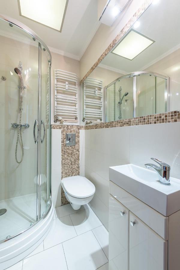 Bukowinska 12 Prywatne Mieszkanie 80M2 Z Dwiema Sypialniami I Balkonem 2X Bezplatne Miejsca Parkingowe Samodzielne Zameldowanie! Private Garage! Self Check-In System! Varsóvia Exterior foto